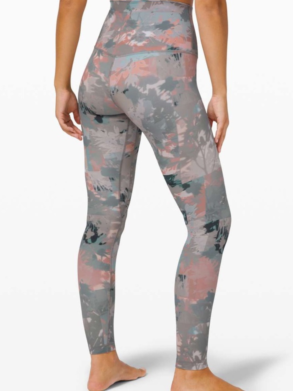 Lululemon Align Super-High Rise Pant 28"
Untamed Nature Multi Size 6